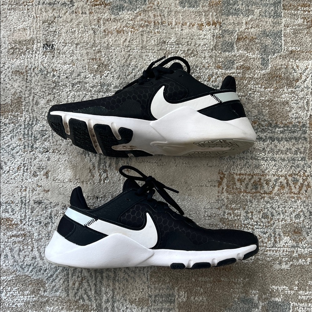 ‼️ Nike Black and White Athletic Shoes ‼️